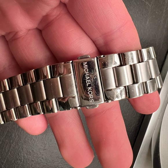 Michael Kors Silver stainless steel watch - Picture 4 of 5